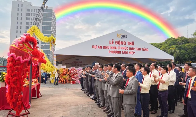 Lãnh đạo thành phố và khách mời dự lễ động thổ